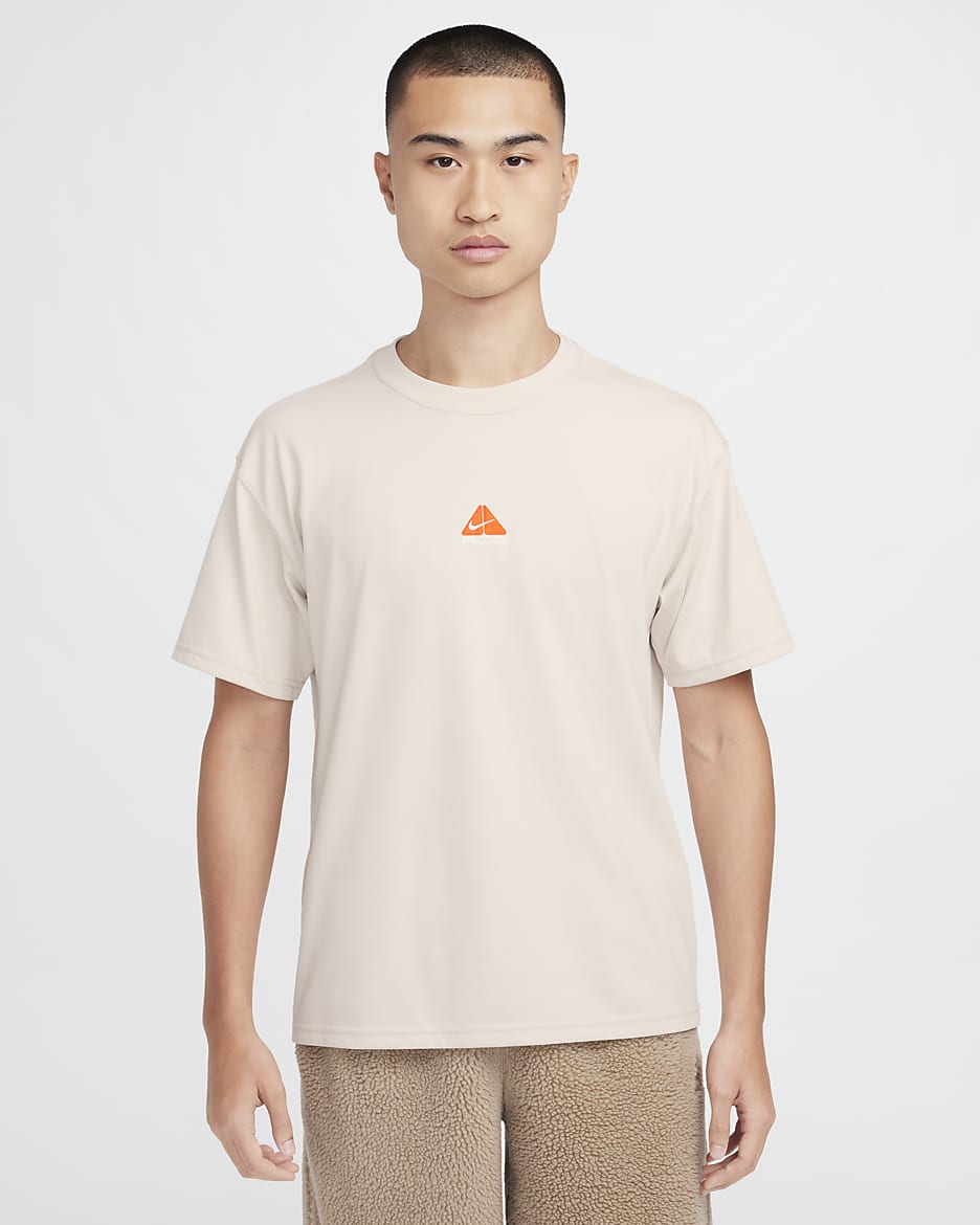 Nike t shirt beige online